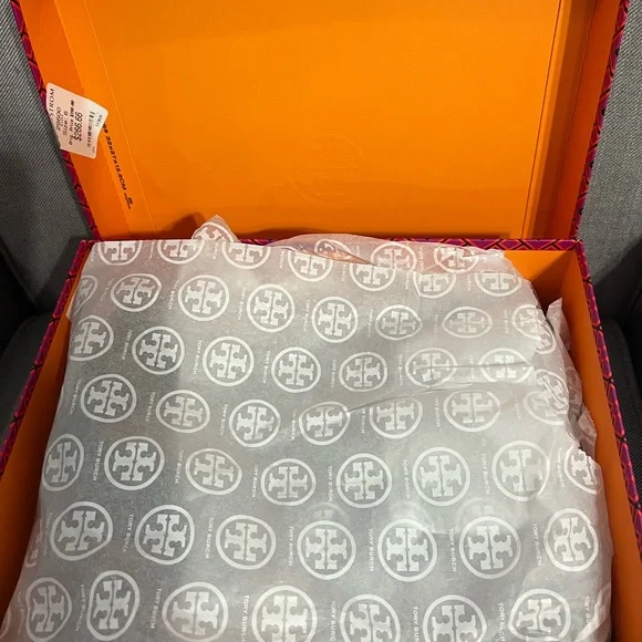 Tory Burch boot size 6 - Picture 6 of 6